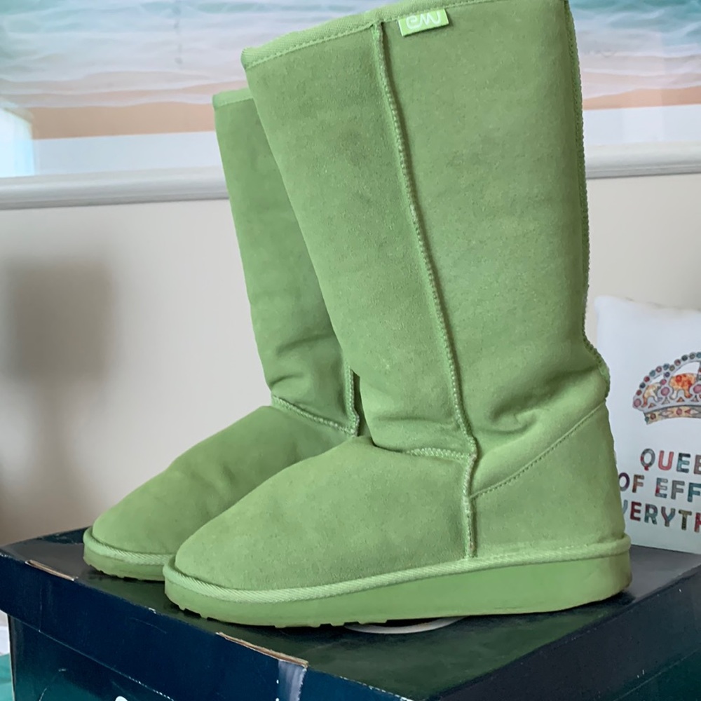 🥝 Lime Green/Kiwi Suede Boots 🥝 Women’s Size 8 🥝